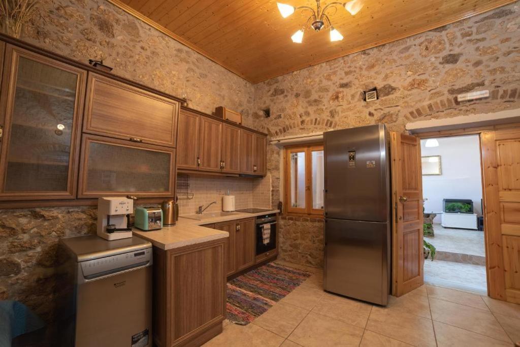 Menecrates Rustic - San Matteo Apartment Agios Matthaios  ภายนอก รูปภาพ