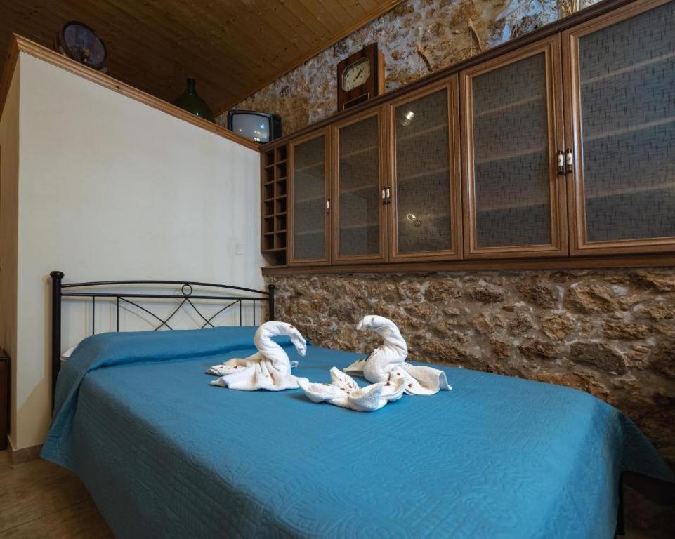 Menecrates Rustic - San Matteo Apartment Agios Matthaios  ภายนอก รูปภาพ