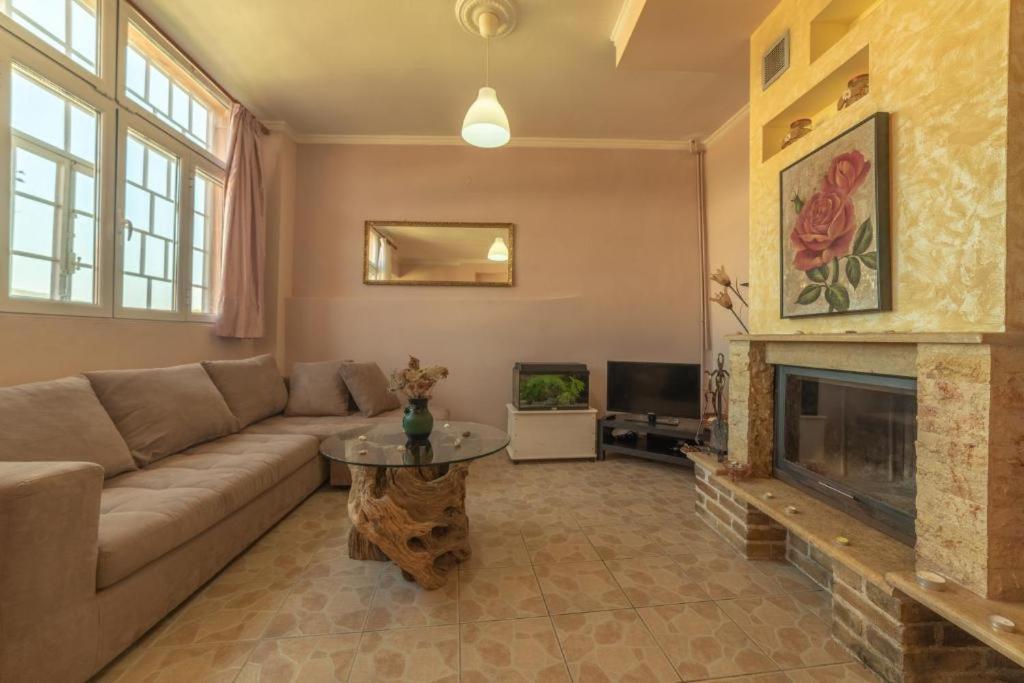 Menecrates Rustic - San Matteo Apartment Agios Matthaios  ภายนอก รูปภาพ