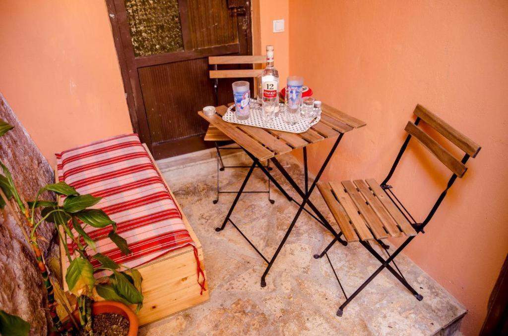 Menecrates Rustic - San Matteo Apartment Agios Matthaios  ภายนอก รูปภาพ